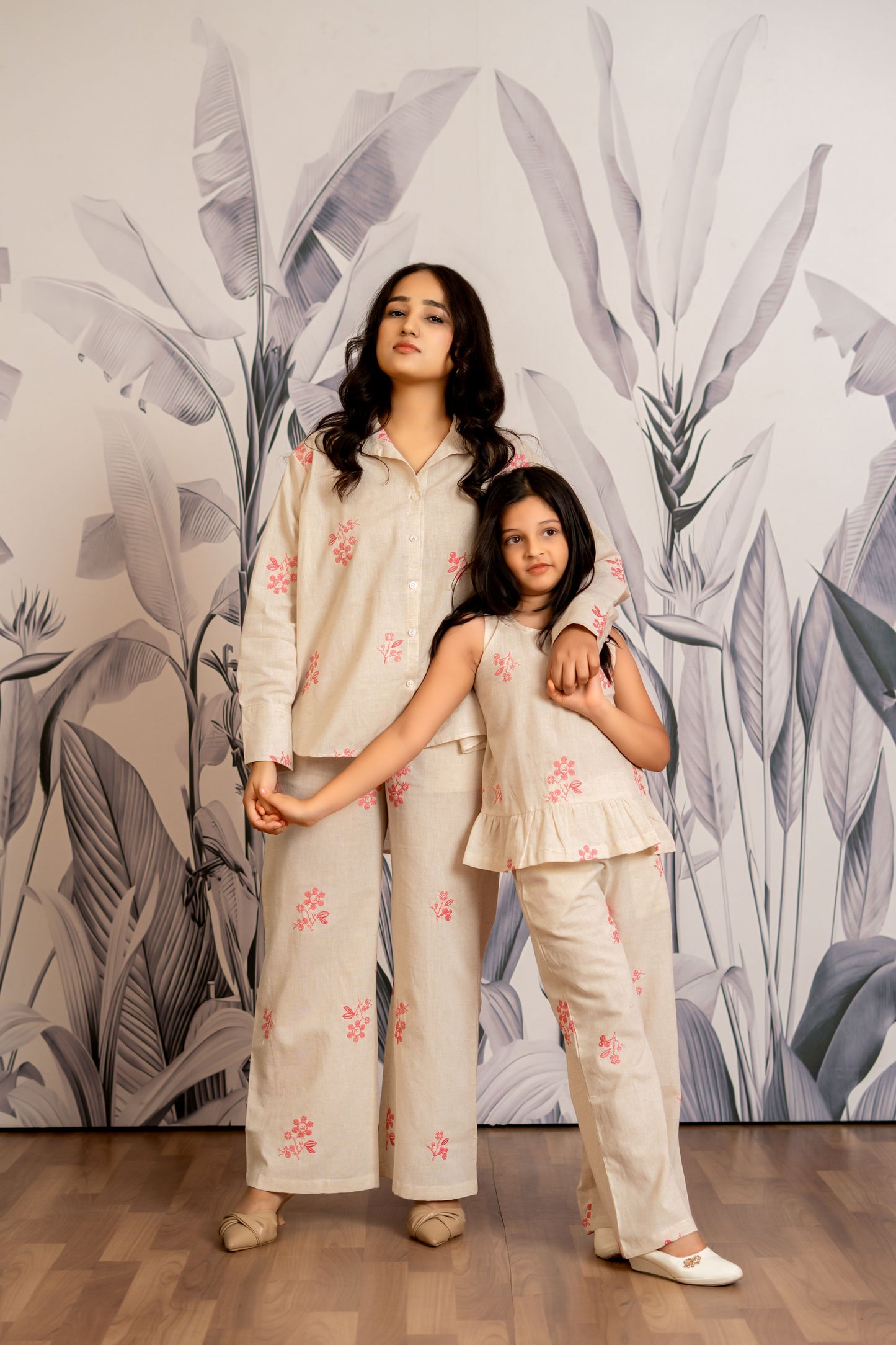 π©βπ§βπ Off-White Embroidered Co-ord Set β For Mum & Mini! ππ©βπ§