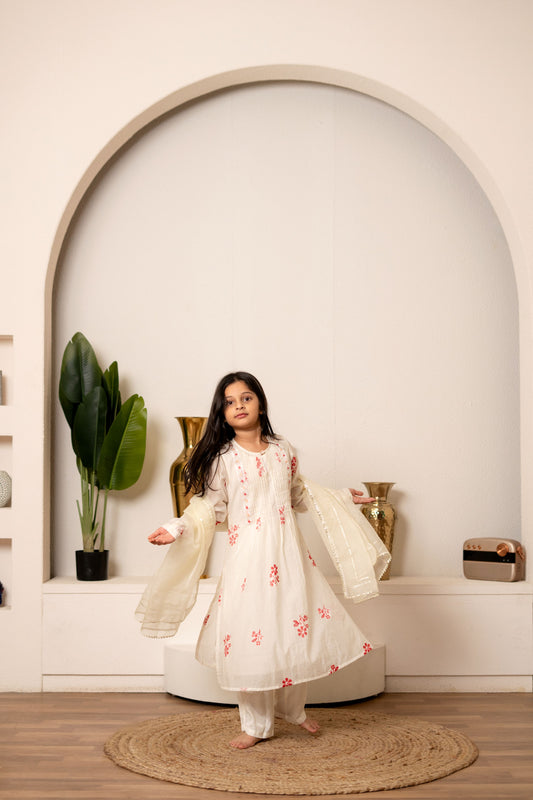 Off-White Mul Chanderi Set For Girls