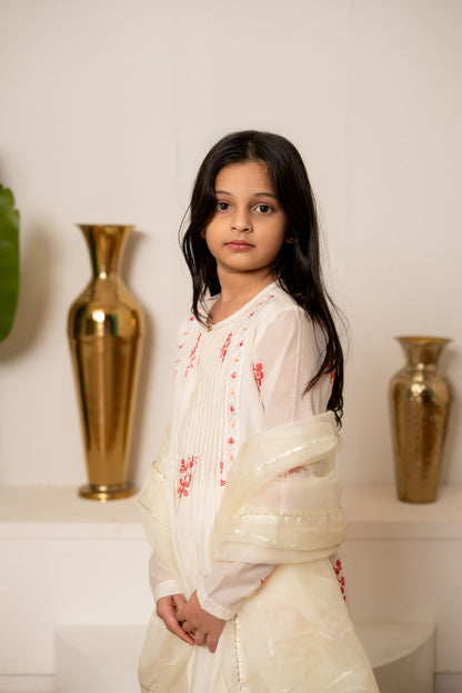 Off-White Mul Chanderi Set For Girls