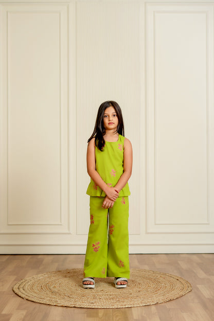 👩‍👧‍👗 Green Embroidered Co-ord Set – For Mum & Mini! 👗👩‍👧
