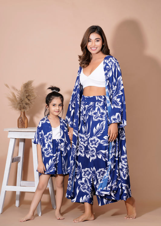 Blue-white printed shrug, pants & white inner